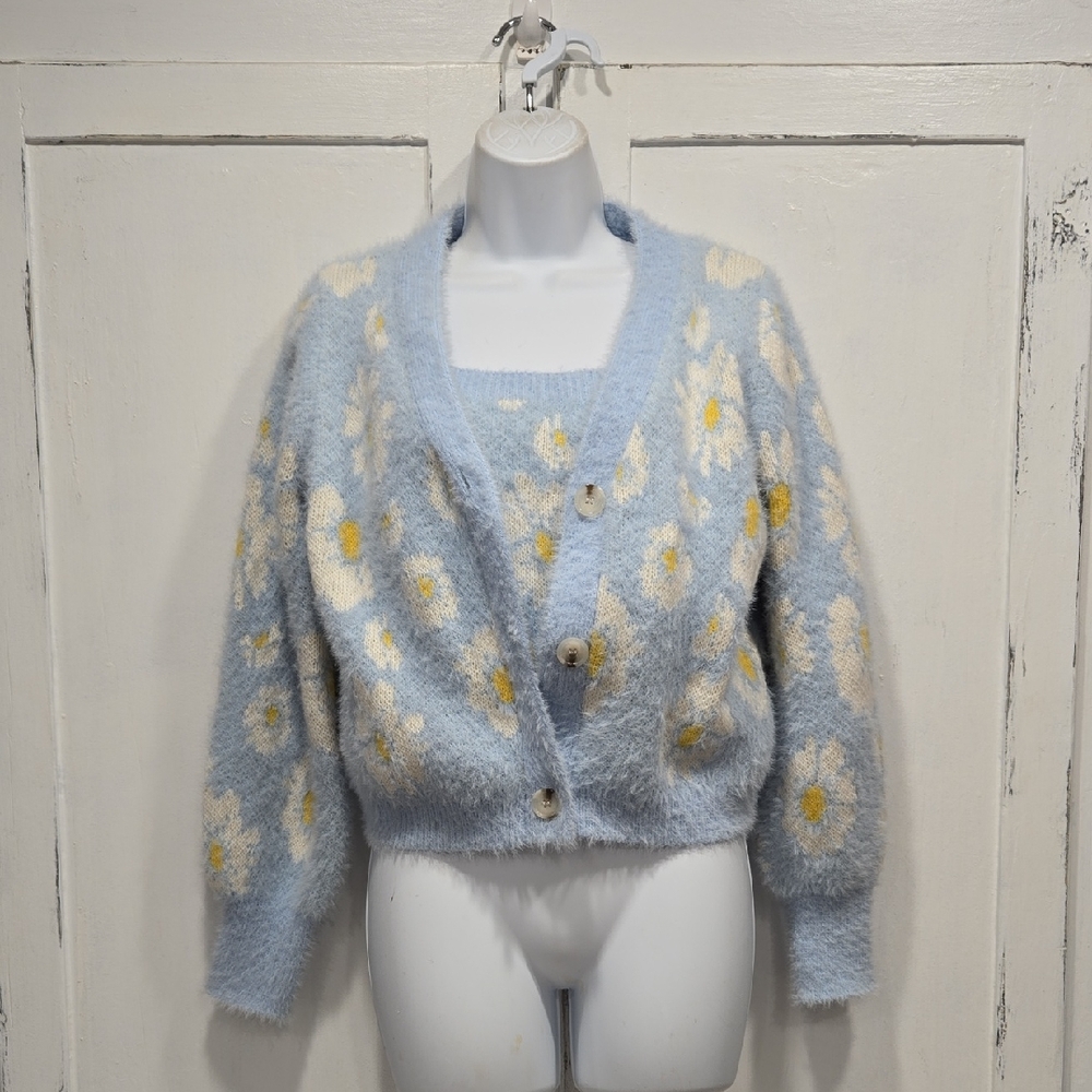 WILLOW & WIND TWO PIECE SWEATER SET SIZE MED.   #7314